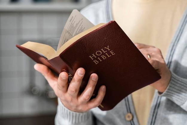 o que significa sonhar com bíblia