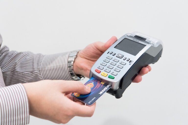 Image about how to use amex gold dining credit?