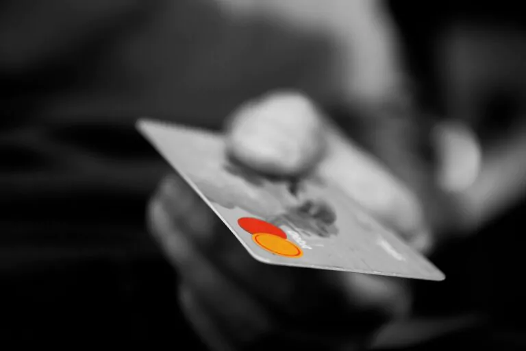 What does American Express Platinum offer?